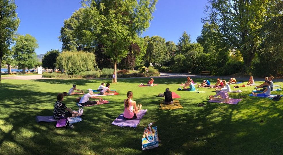yoga dans le parc