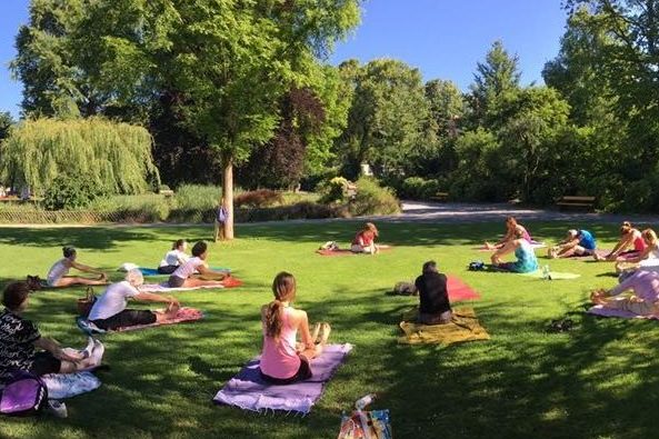 yoga dans le parc vevey la tour-de-peilz